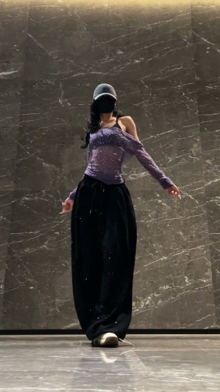 Watch This Dazzling Dancer’s Mind-Blowing Moves