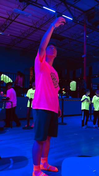 Skyzone indoor trampoline park located in Anaheim - awesome place with fanatsic music and lots of funs !