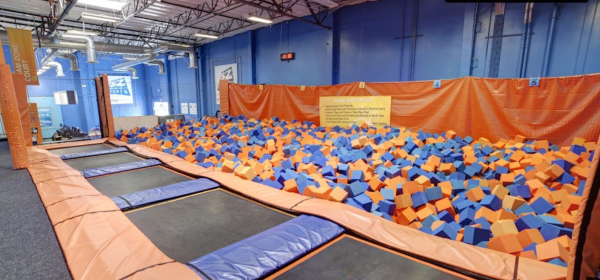 Skyzone indoor trampoline park located in Anaheim - awesome place with fanatsic music and lots of funs !