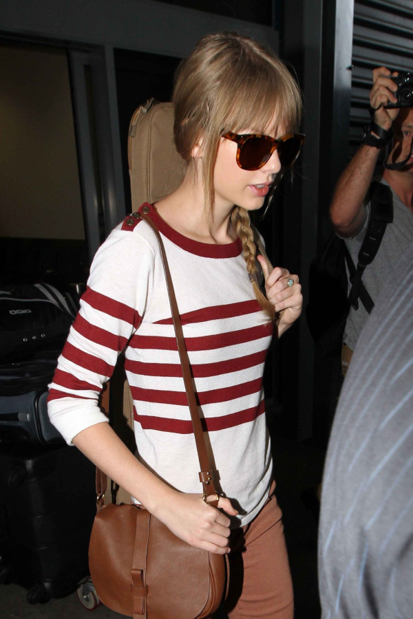 Taylor Swift's Airport Fashion: The Perfect Complement to Her Flawless Beauty