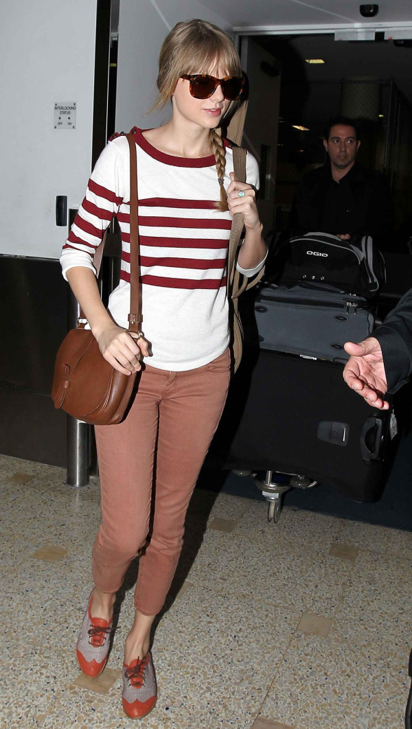 Taylor Swift's Airport Fashion: The Perfect Complement to Her Flawless Beauty