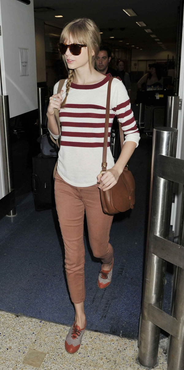 Taylor Swift's Airport Fashion: The Perfect Complement to Her Flawless Beauty