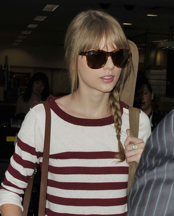 Taylor Swift's Airport Fashion: The Perfect Complement to Her Flawless Beauty