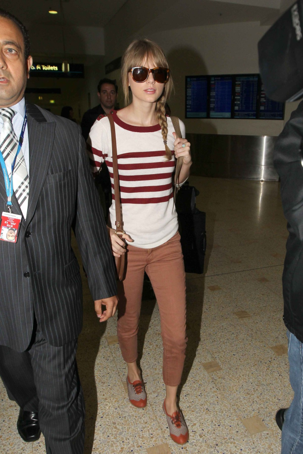 Taylor Swift's Airport Fashion: The Perfect Complement to Her Flawless Beauty