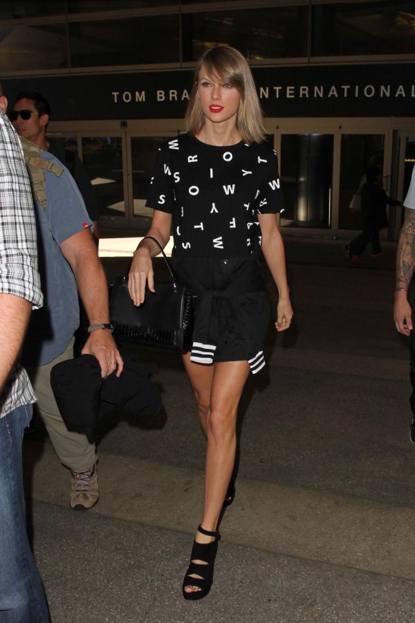 Taylor Swift's Airport Fashion: The Perfect Complement to Her Flawless Beauty